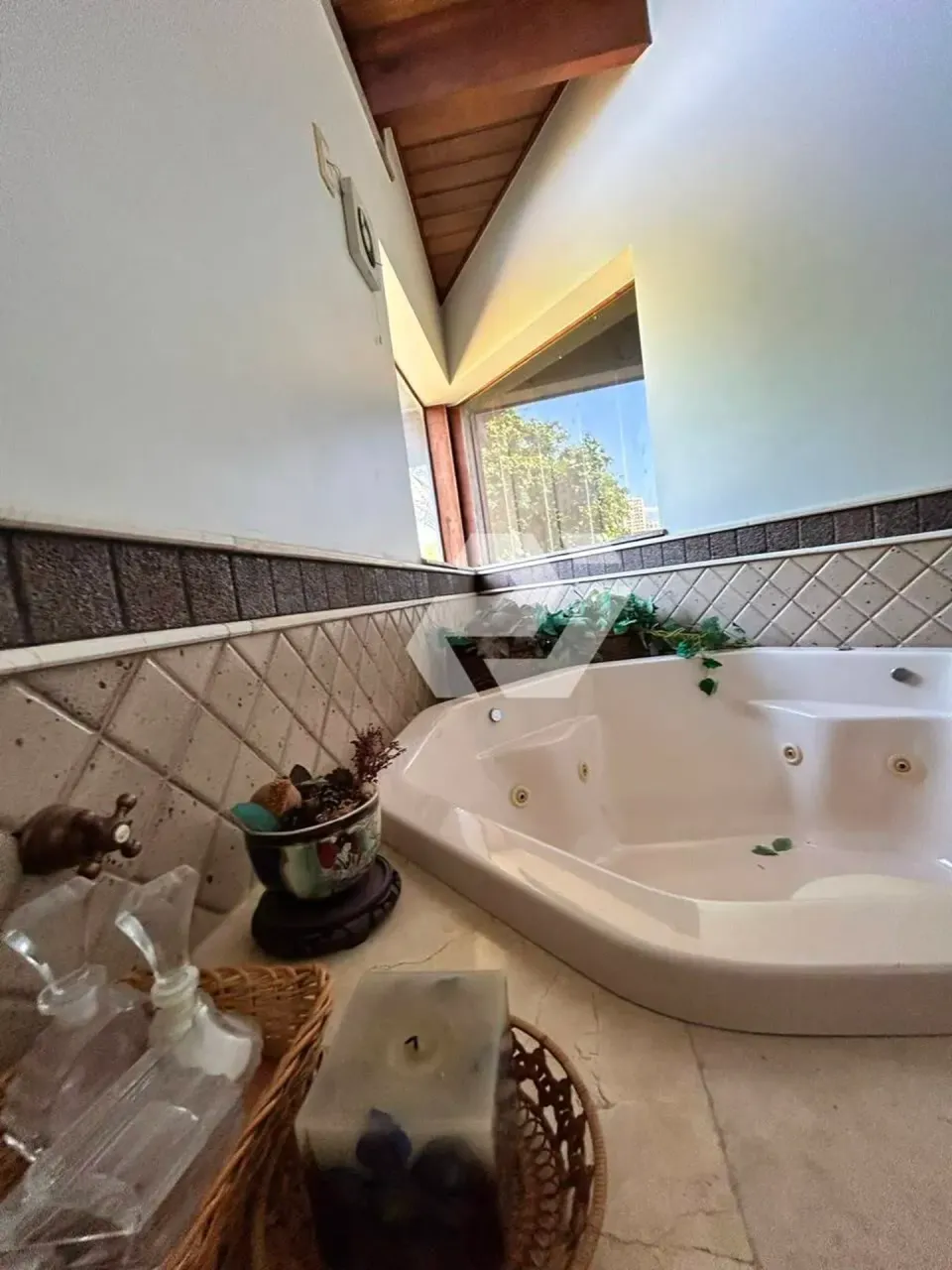 4-bedroom house with 5 bathrooms and 5 parking spots — photo 16