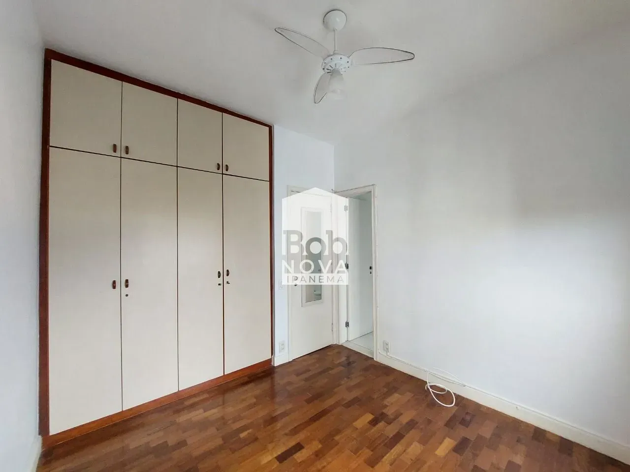 Unfurnished 161 m² apartment with a closed kitchen — photo 27