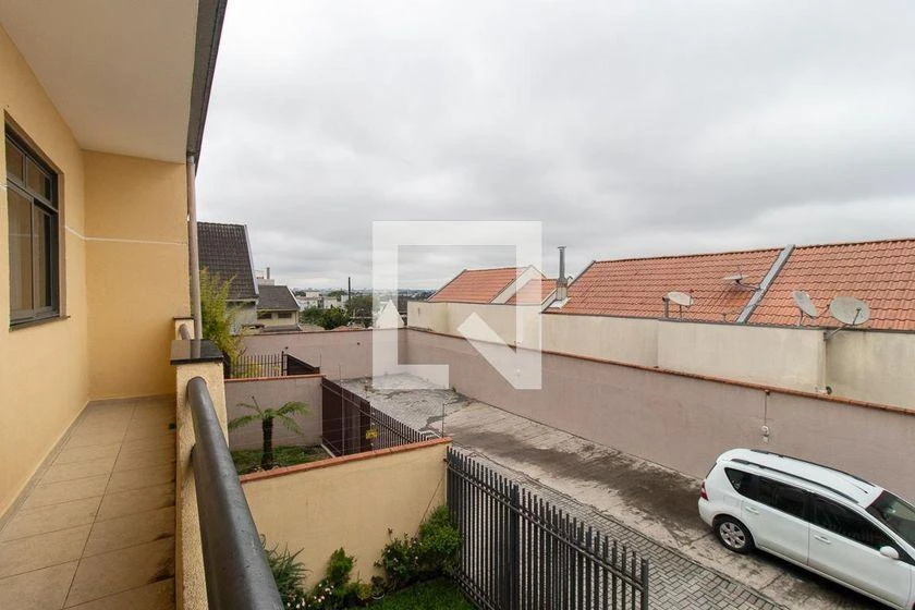 3-bedroom house with a bathtub in Curitiba — photo 30