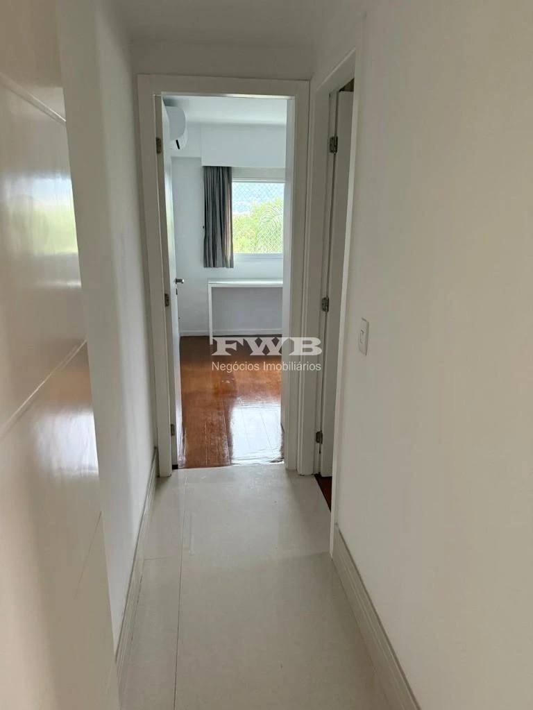162 m² apartment with 4 bedrooms and 3 en-suites — photo 27