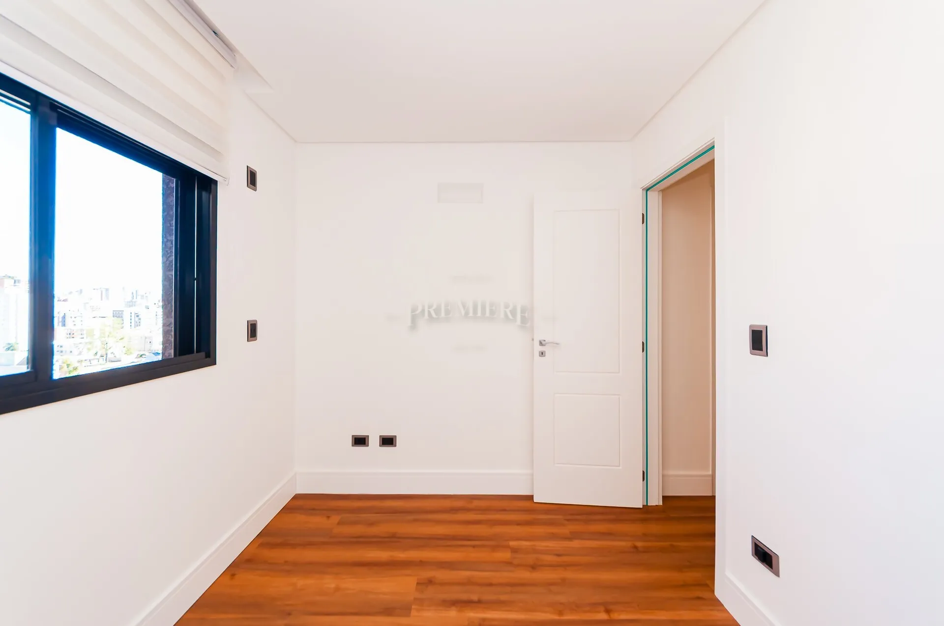 Furnished apartment, 151 m², with floor-to-ceiling windows — photo 19