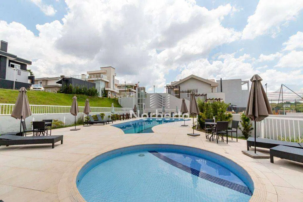 3-bedroom house with a bathtub in Curitiba — photo 17