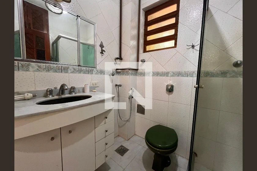 2-bedroom apartment in a building with a gym — photo 8