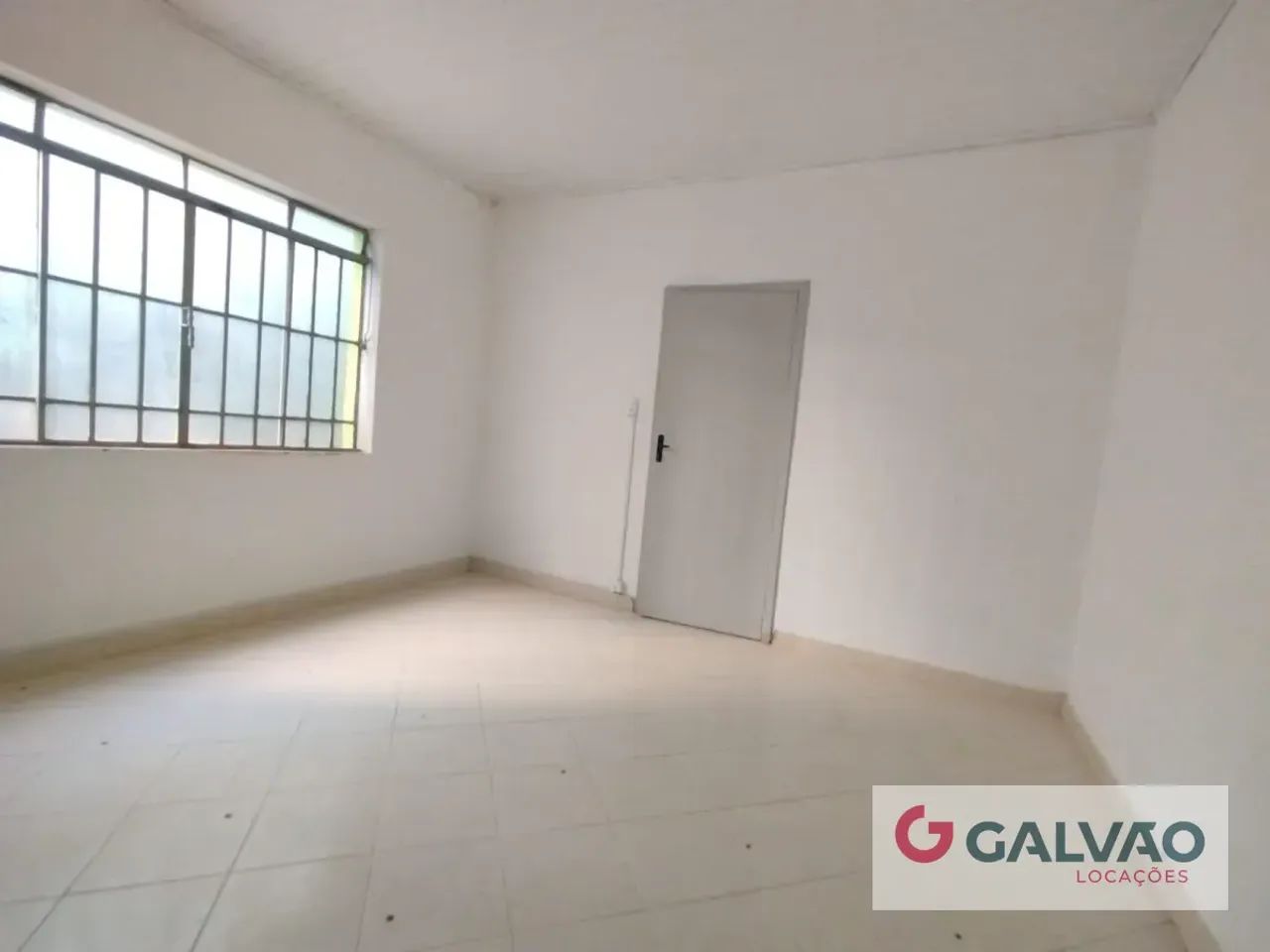 Unfurnished apartment with open-plan kitchen and 3 bedrooms — photo 13
