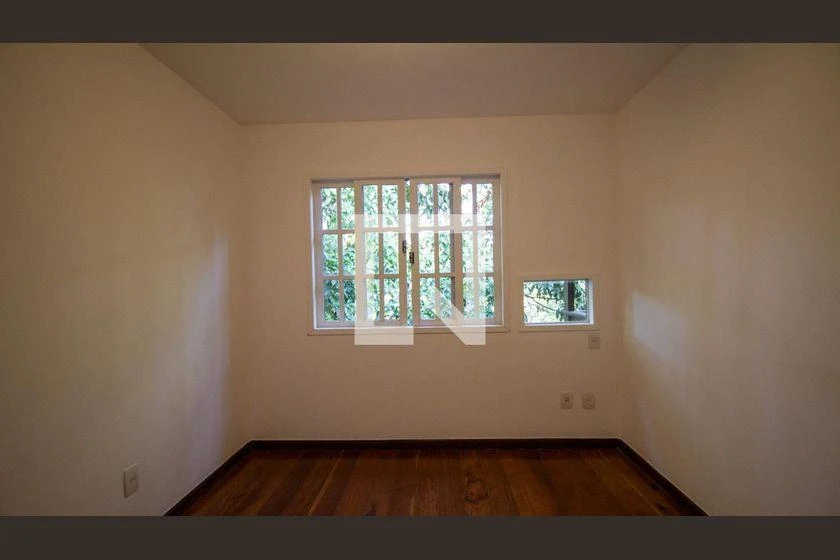 Casa com 4 quartos e churrasqueira na varanda — photo 24