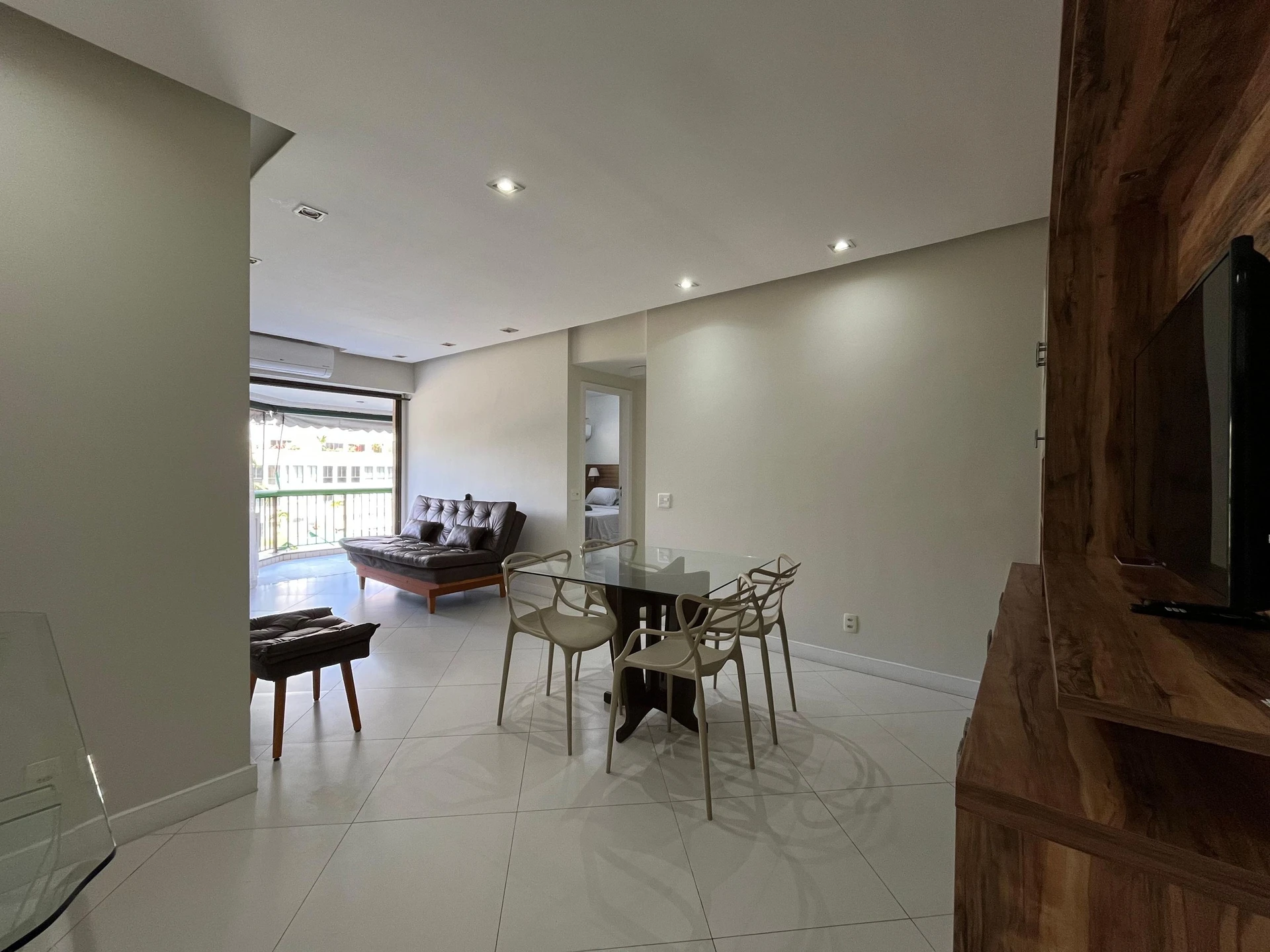 2-bedroom apartment with a glass-enclosed balcony — photo 15