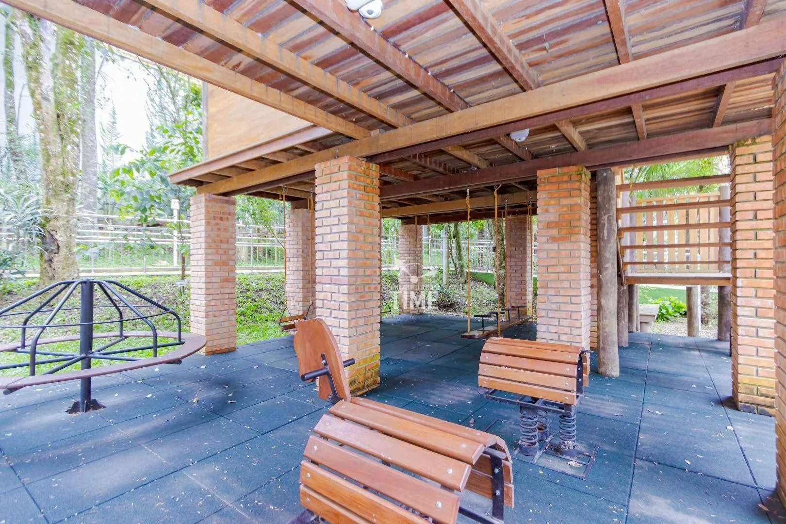 Balcony with a grill in a 3-bedroom apartment, 107 m² — photo 86