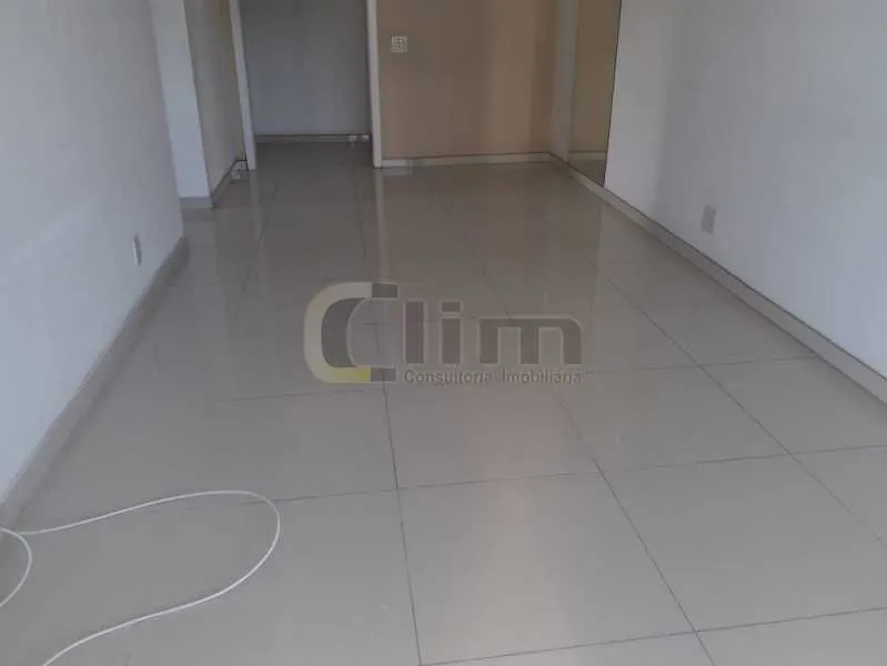 3-bedroom apartment in a building with a pool — photo 11