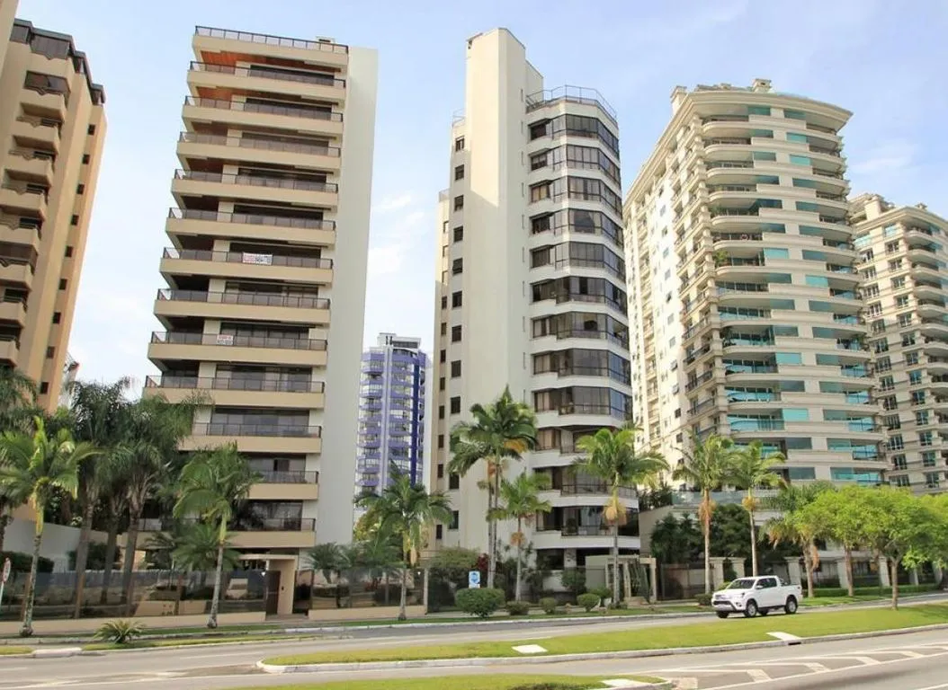 283 m² apartment with 4 bedrooms and 2 en-suites — photo 16