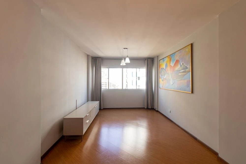 Two-bedroom apartment with en-suite bath and parking