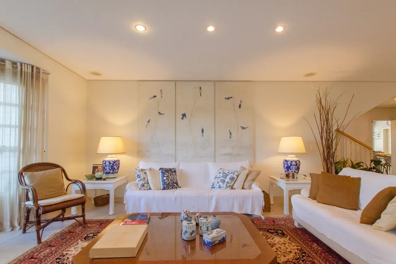 Furnished house with 5 en-suite bedrooms