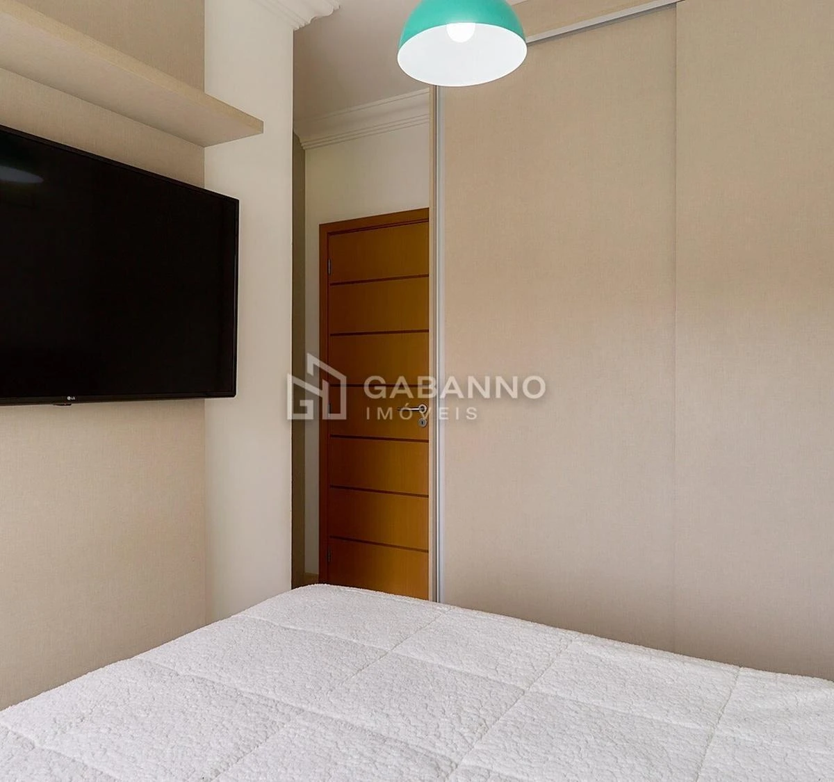 Furnished apartment, 69 m², with a glass-enclosed balcony — photo 13
