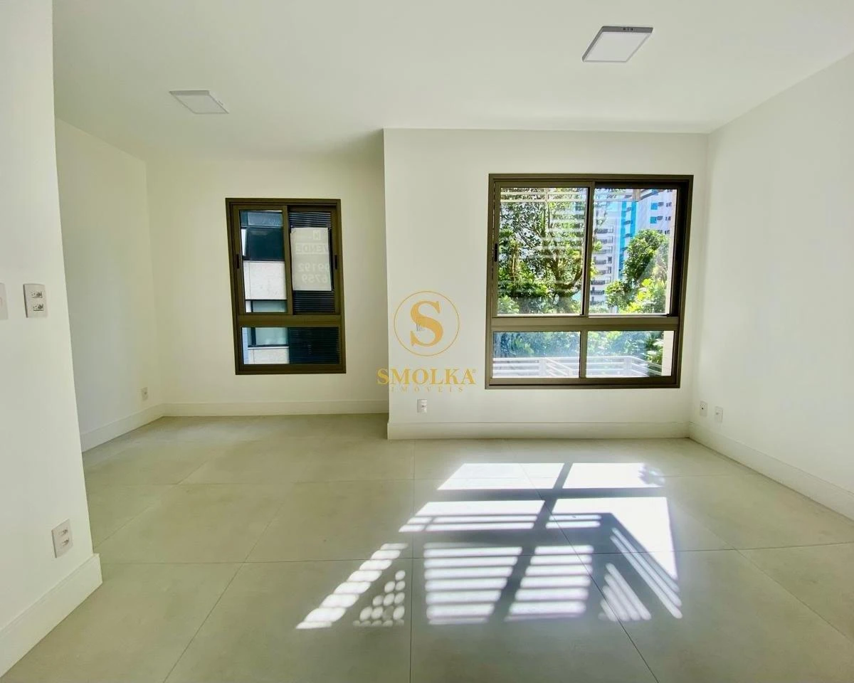 Studio in a building with a pool — photo 15