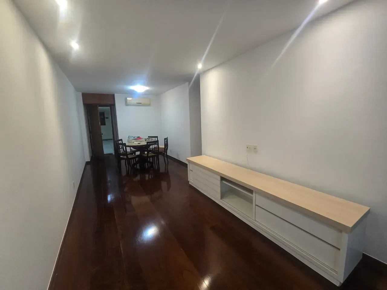 Apartamento de 2 quartos, varanda com janelas do chão ao teto — photo 13