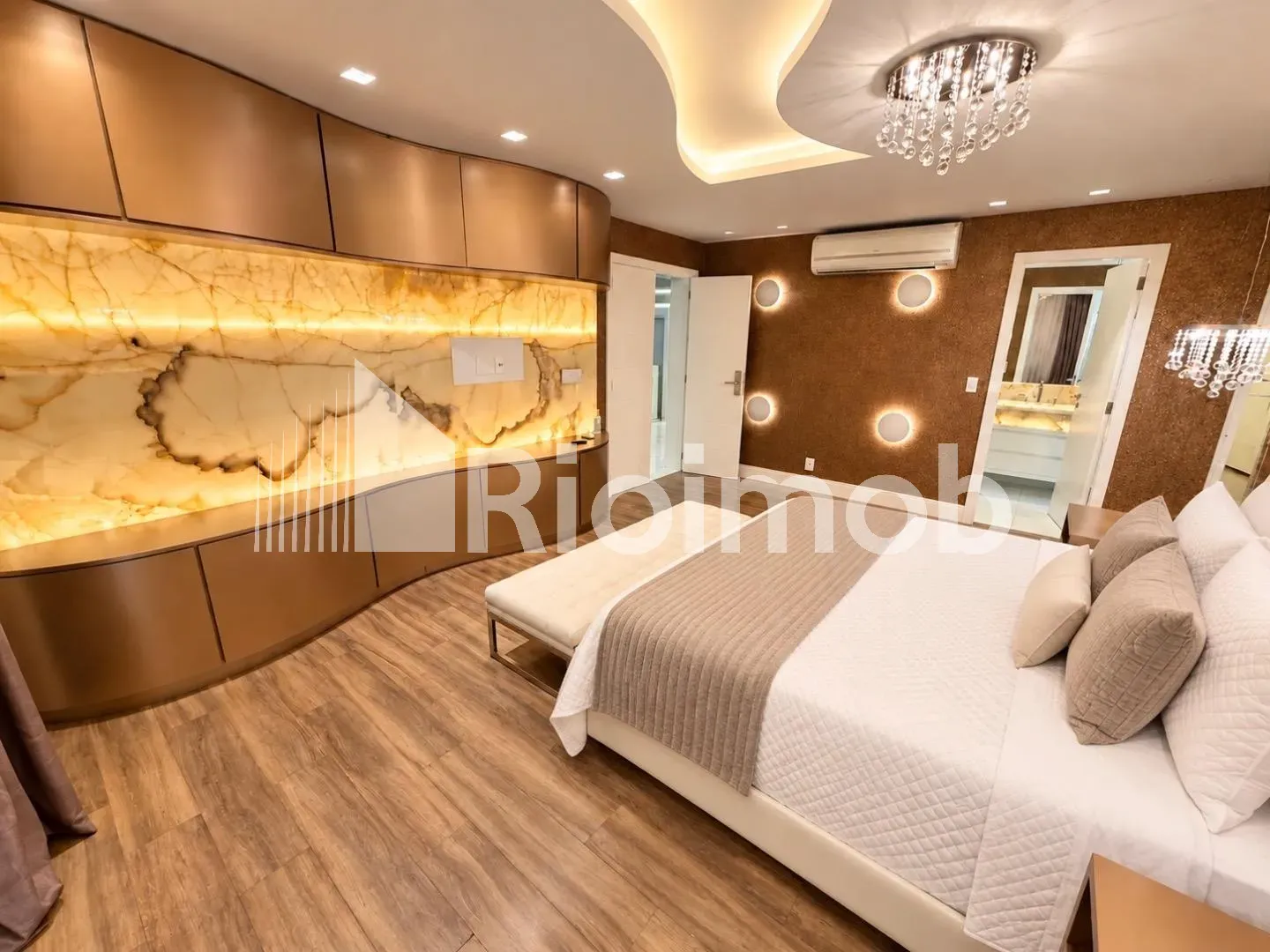 Ванна та 5 спалень: будинок 889 м² — photo 11
