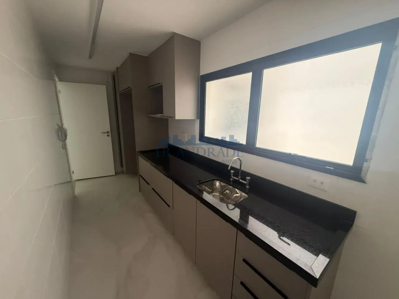 2-bedroom apartment with 2 suites and 4 bathrooms — photo 2
