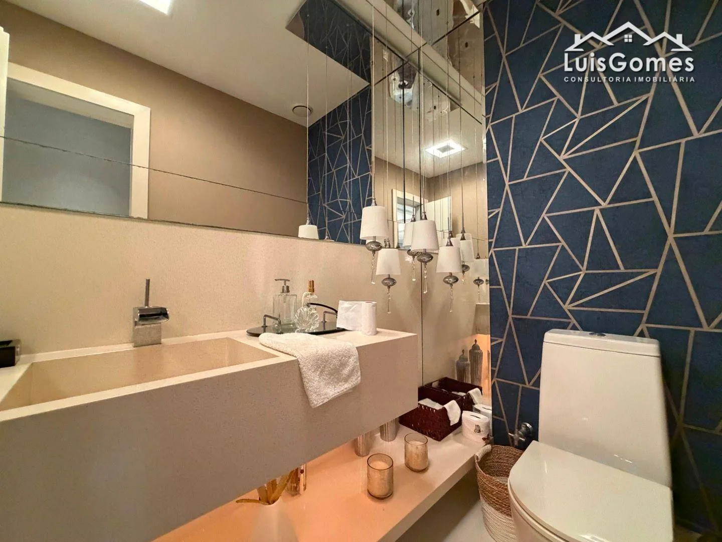 Furnished apartment with 4 bedrooms and 5 bathrooms — photo 9