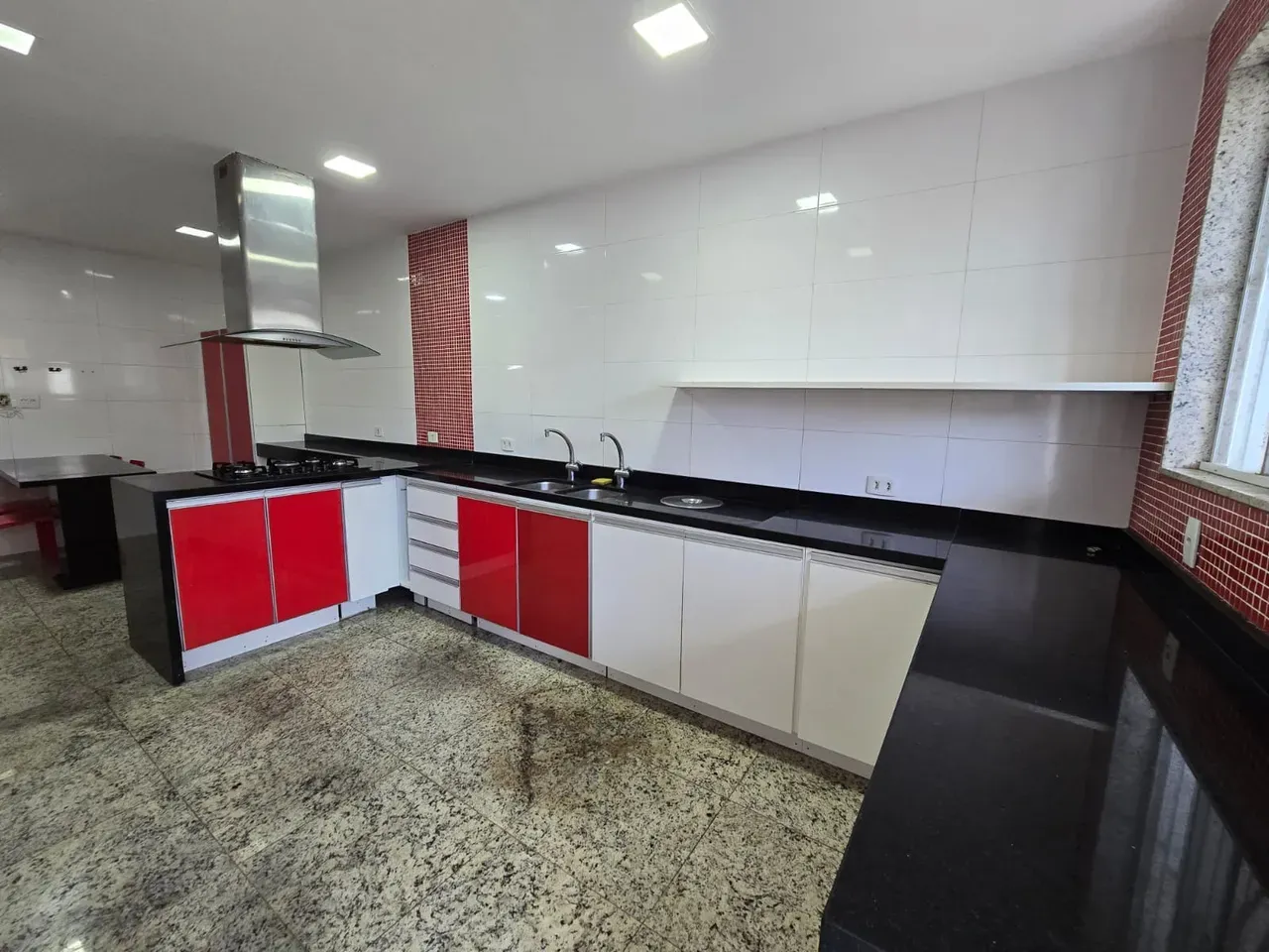 Casa para aluguel com 300 m², 5 quartos e cozinha a gás — photo 36