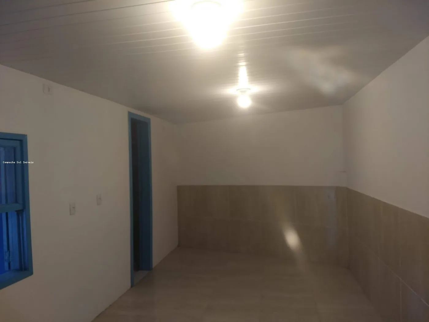 Balcony with a grill in a 5-bedroom house, 600 m² — photo 13