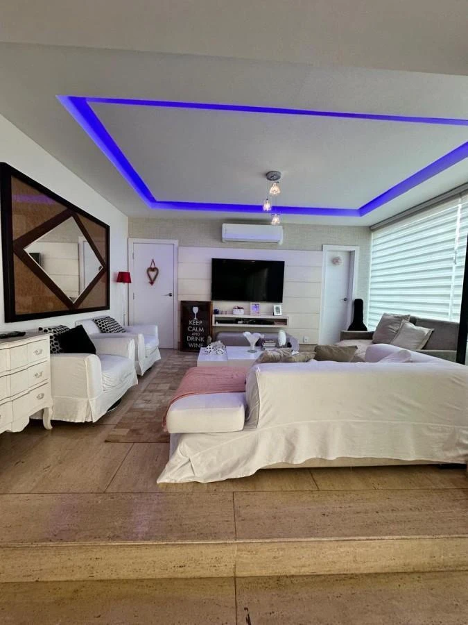Засклений балкон та 7 спалень: будинок 1000 м² — photo 17