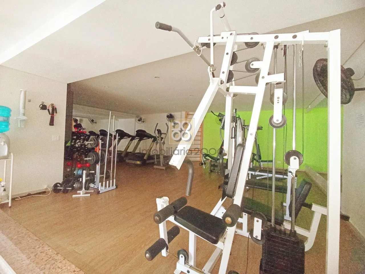 Деревянный пол или ламинат и 3 спальни: квартира 131 м² — photo 18