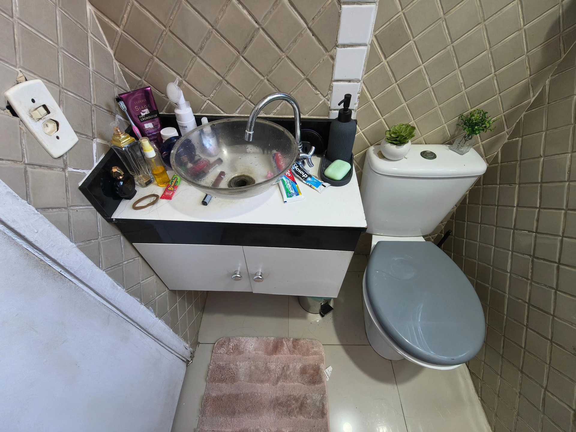 Furnished 2-bedroom apartment with 1 bathroom — photo 2
