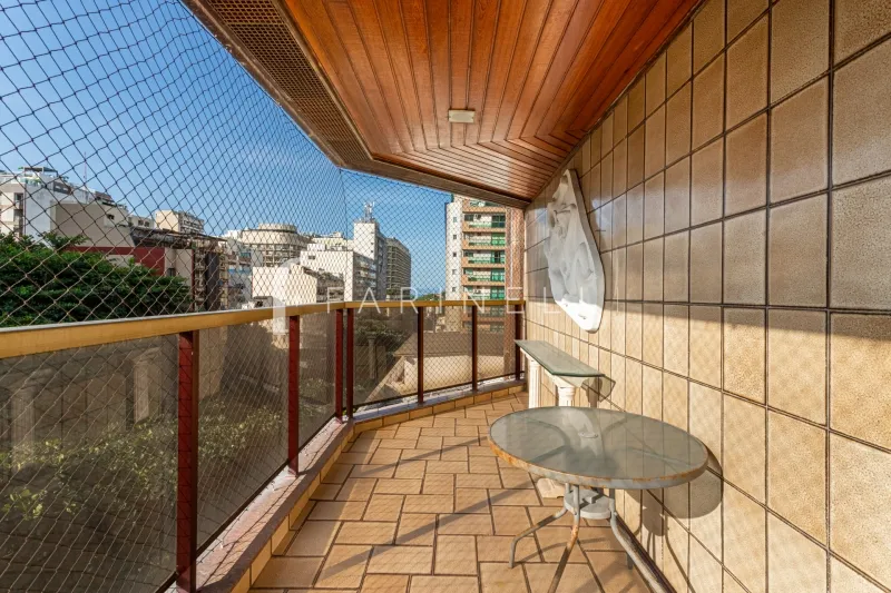 Furnished apartment with 3 bedrooms and 4 bathrooms — photo 12