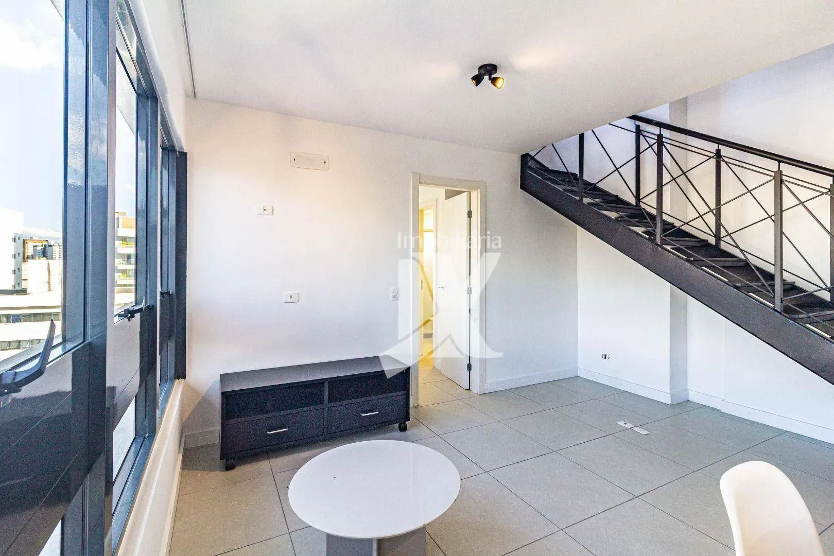 Furnished 2-bedroom apartment with open-plan kitchen — photo 6
