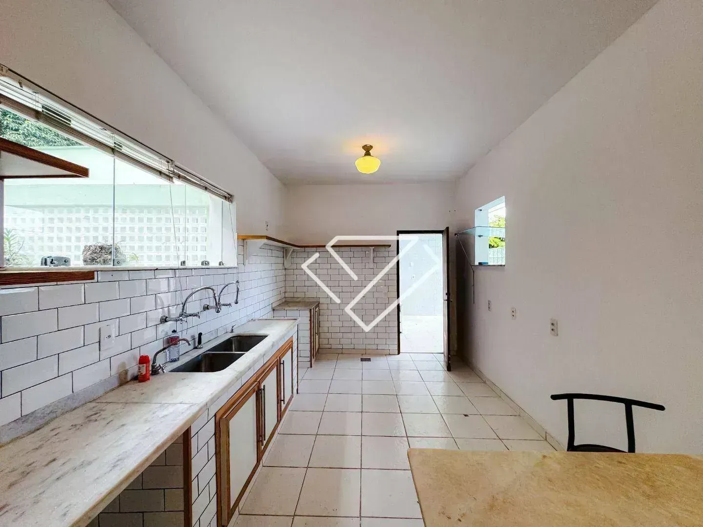 House with 3 bedrooms and 4 bathrooms on 600 m² — photo 53