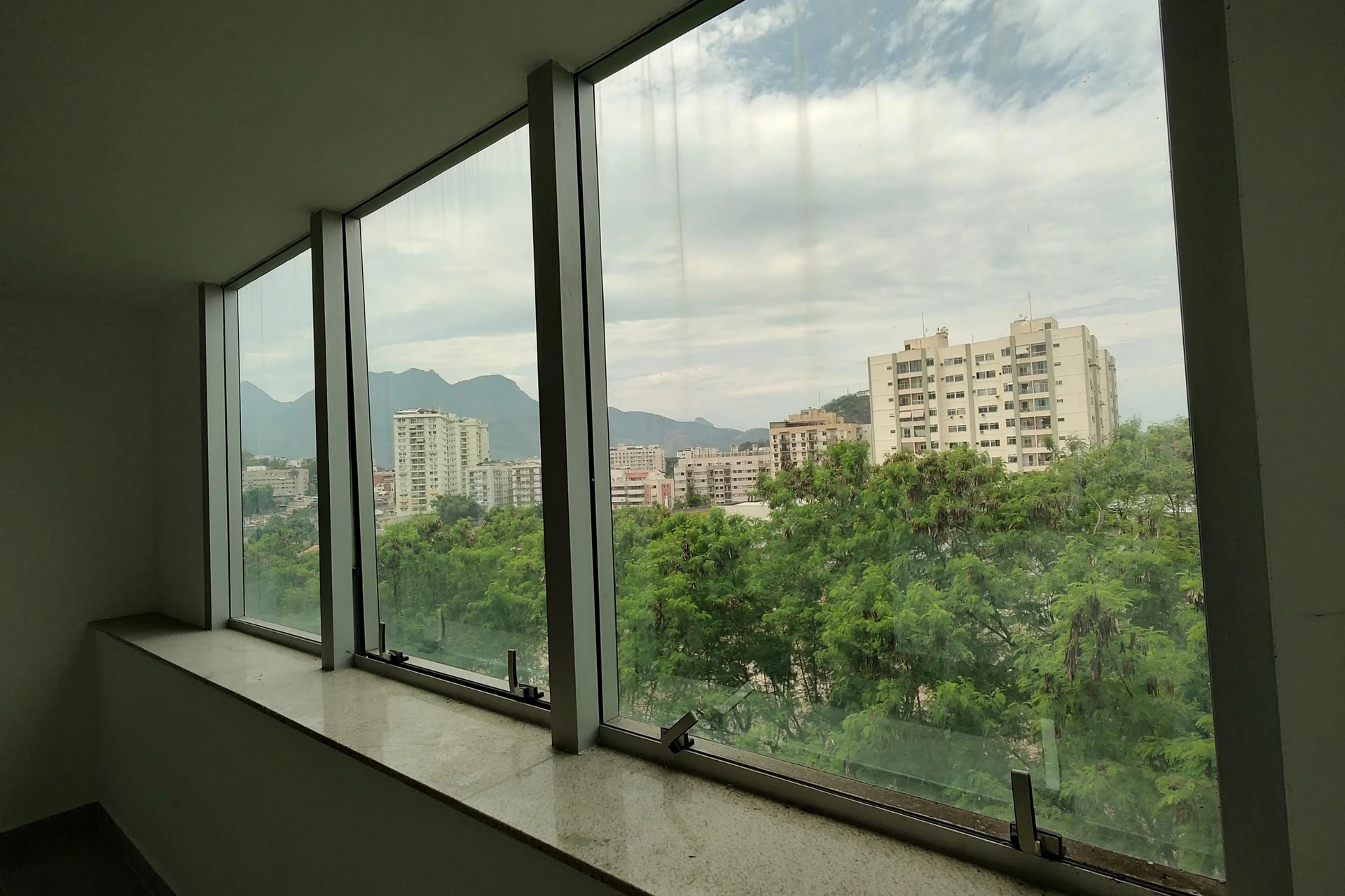 1-bedroom apartment with an open-plan kitchen and parking — photo 6