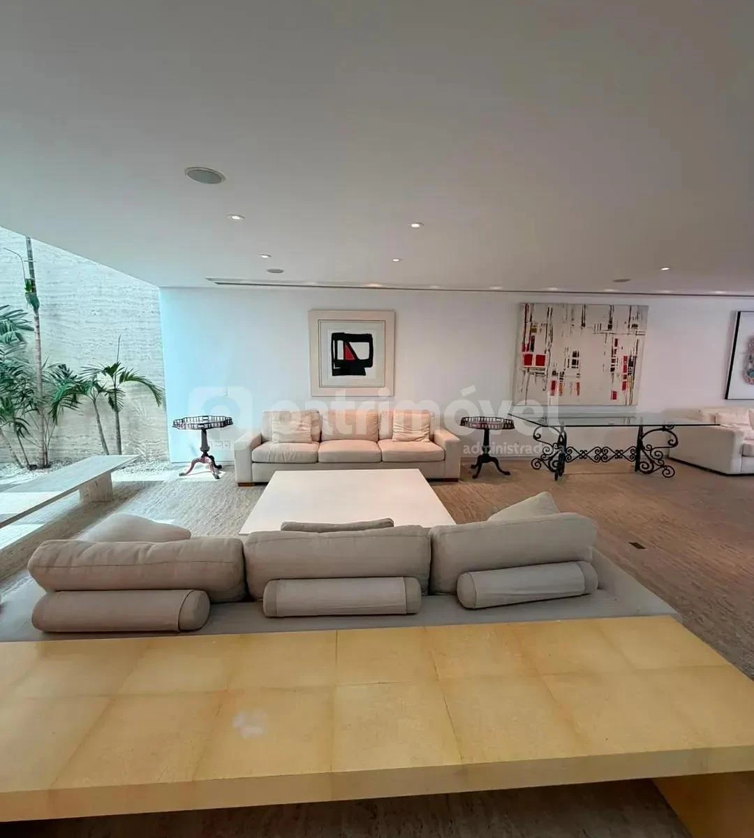 4-bedroom house with floor-to-ceiling windows — photo 6