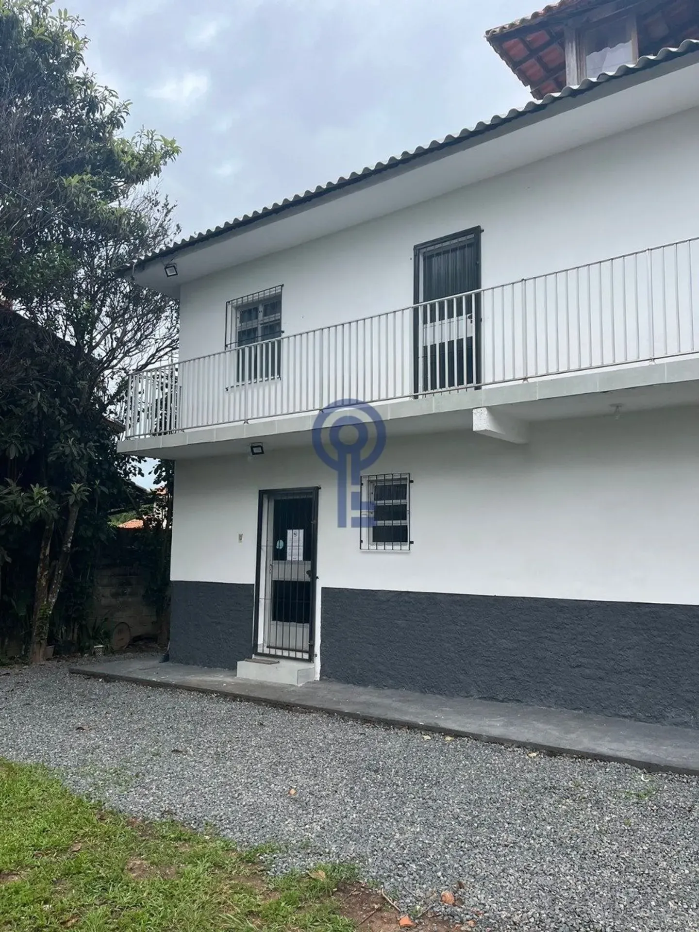 Casa mobiliada com 3 dormitórios e varanda — photo 8
