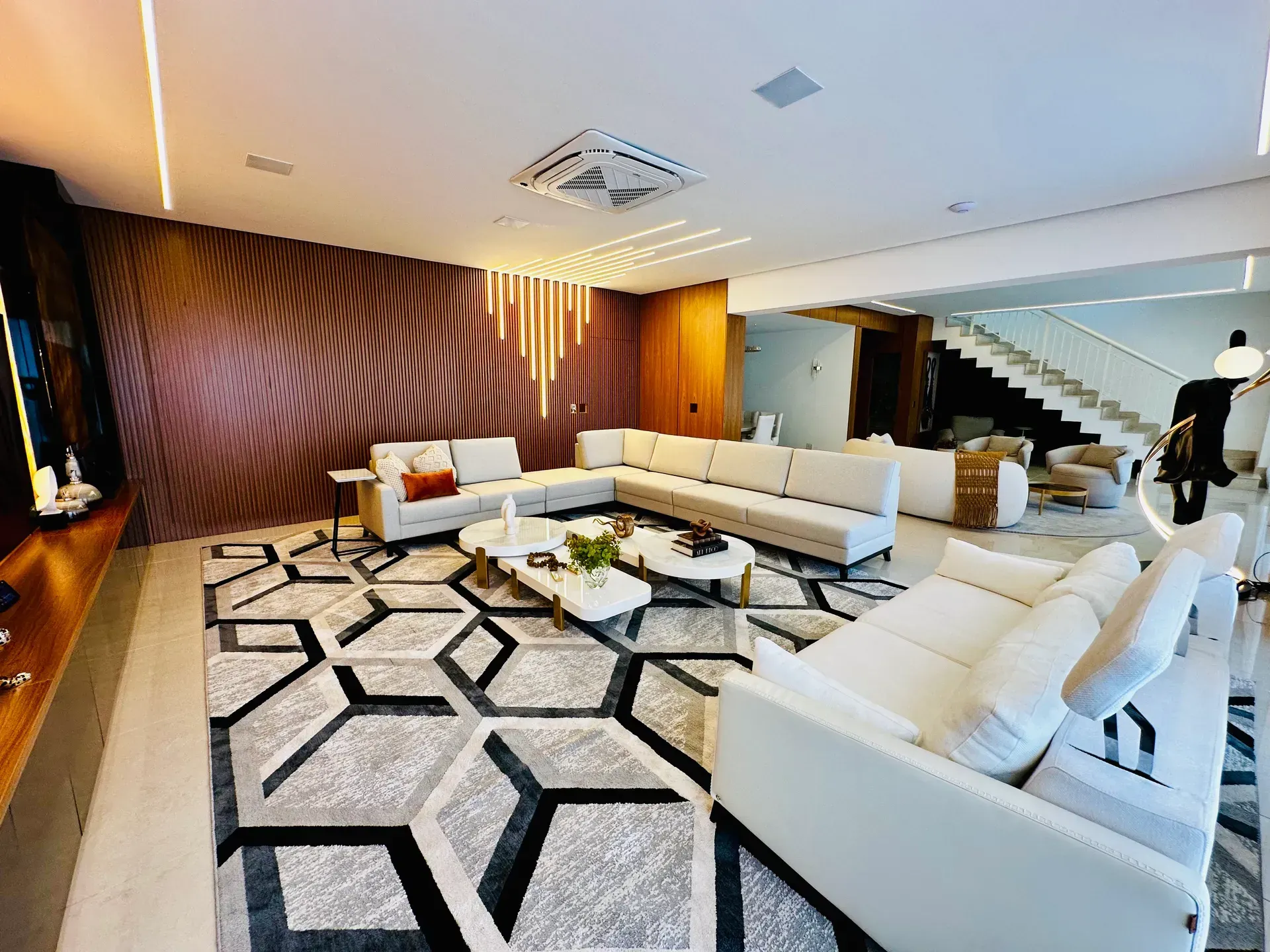 Мебльована дуплекс-квартира з 4 спальнями й 600 м² — photo 4