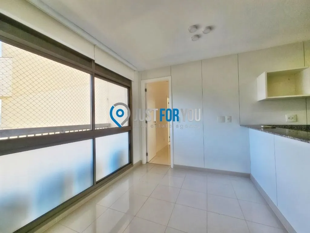 4-bedroom apartment with 233 m² and 5 bathrooms — photo 8