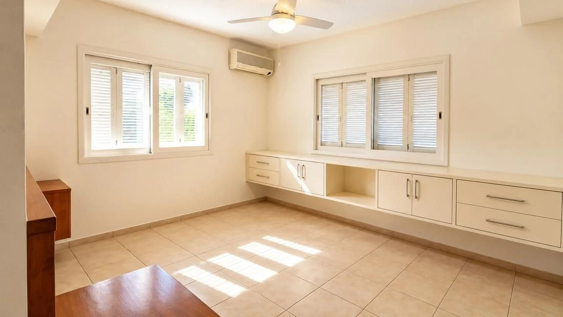 House, 207 m², with a water view — photo 51