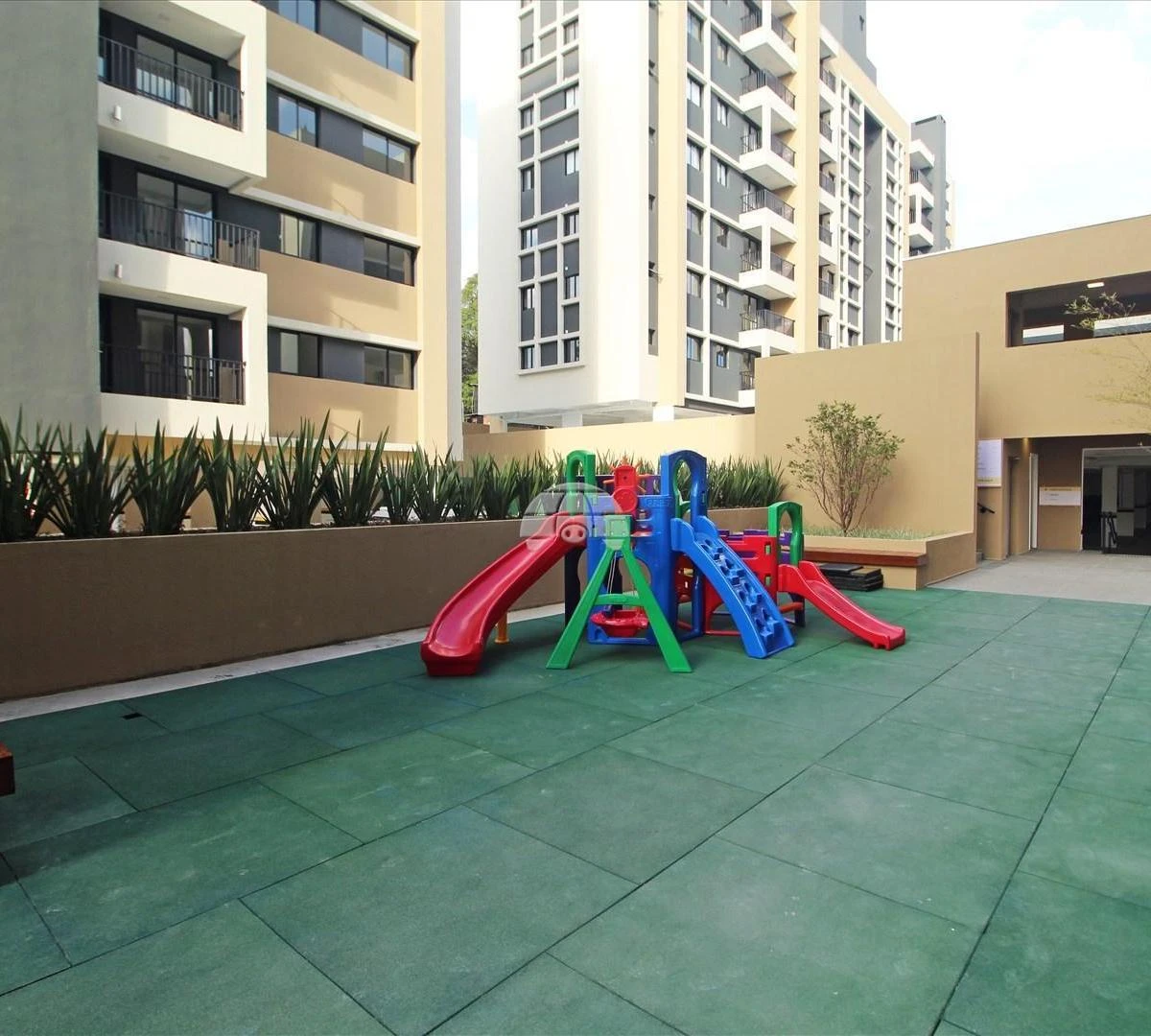 3-bedroom apartment with a dryer in Curitiba — photo 31