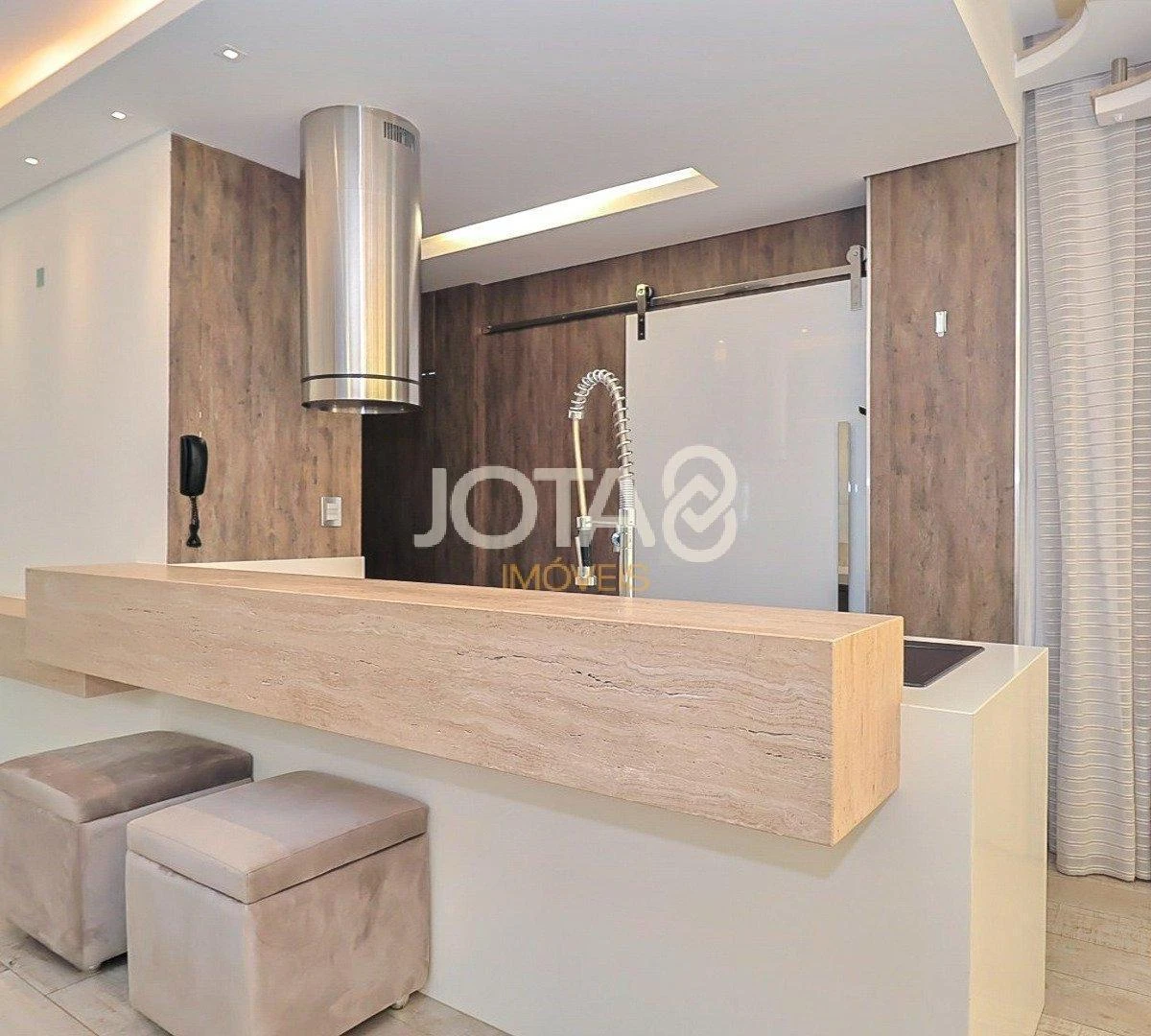 2-bedroom apartment in a building with a gym — photo 5