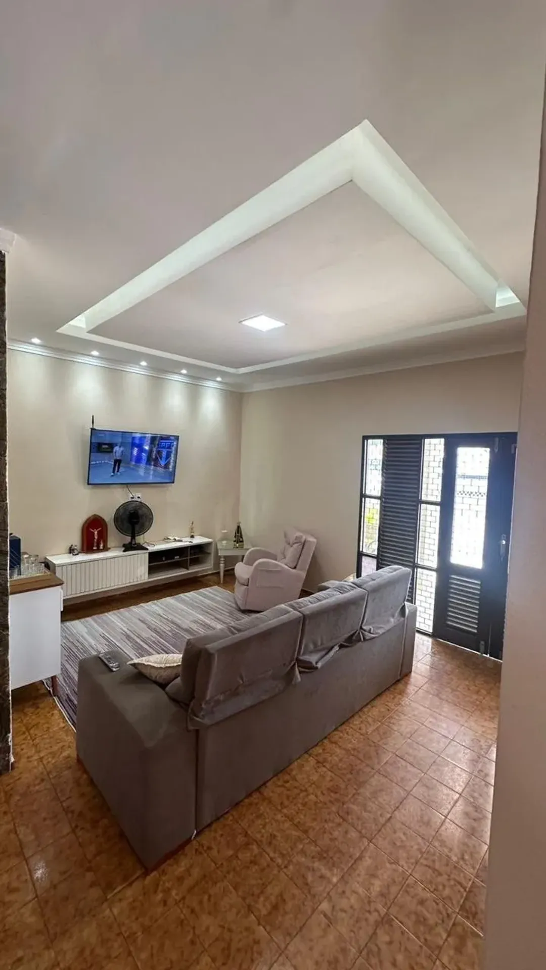 4-bedroom house with 300 m² and 4 parking spaces