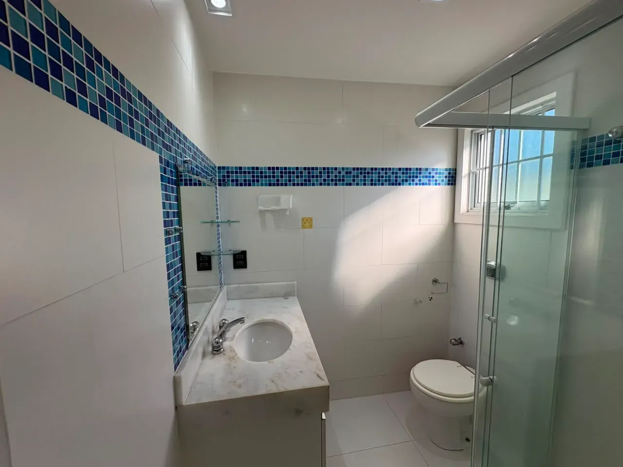 Furnished 266 m² house with 6 bedrooms and balcony grill — photo 69