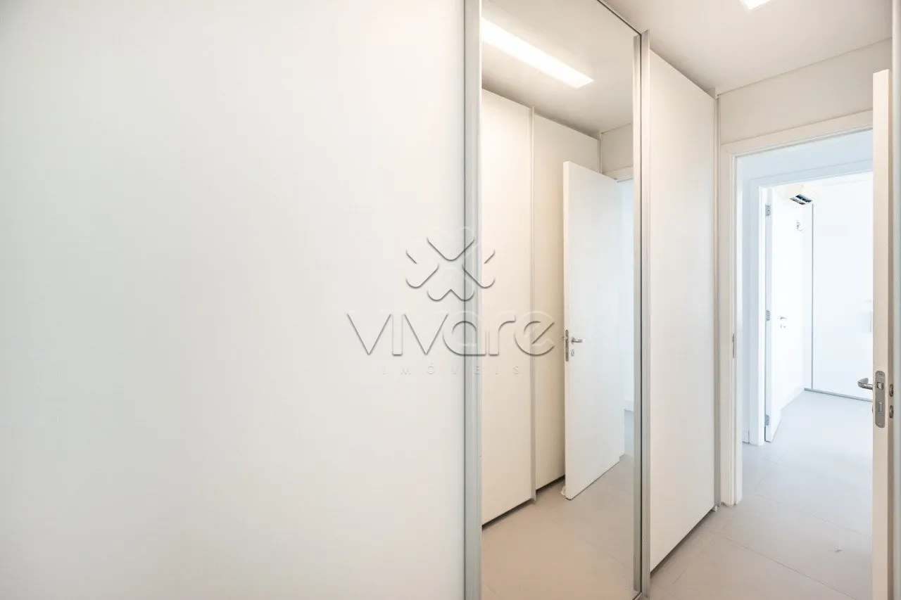 3-bedroom apartment with 4 bathrooms and 268 m² — photo 31
