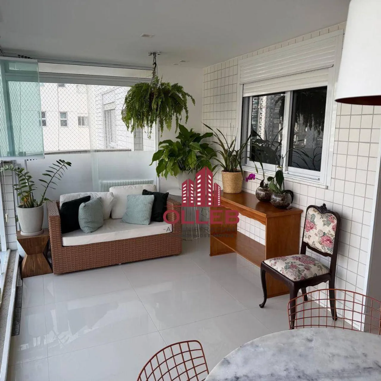 Furnished apartment with 4 bedrooms and an enclosed balcony — photo 10