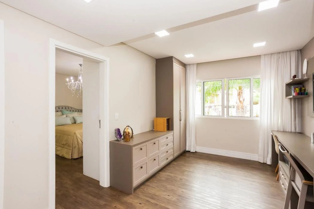 4-bedroom house with floor-to-ceiling windows — photo 22