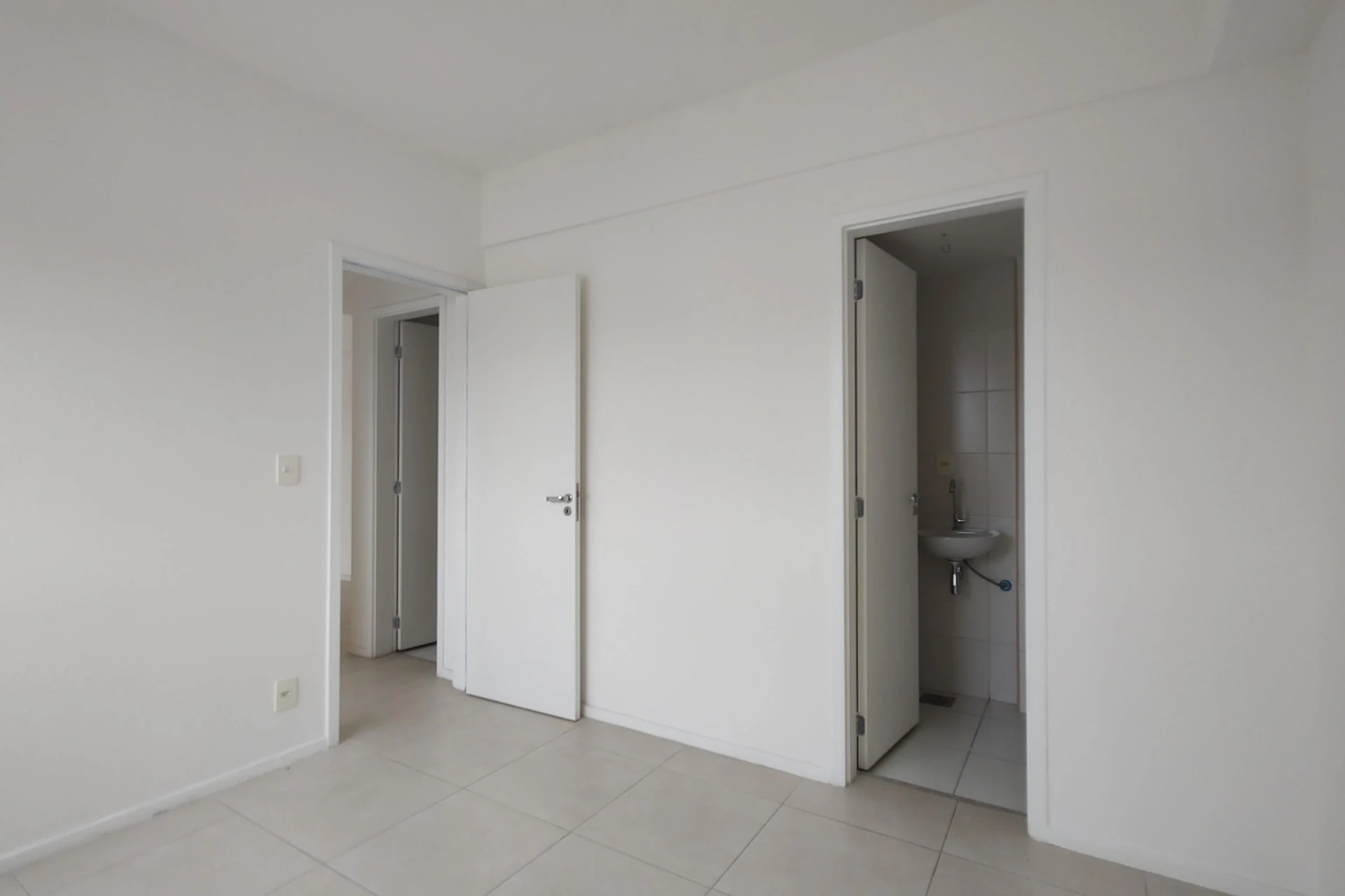 Apartment with 2 bedrooms, balcony and 1 parking space — photo 63