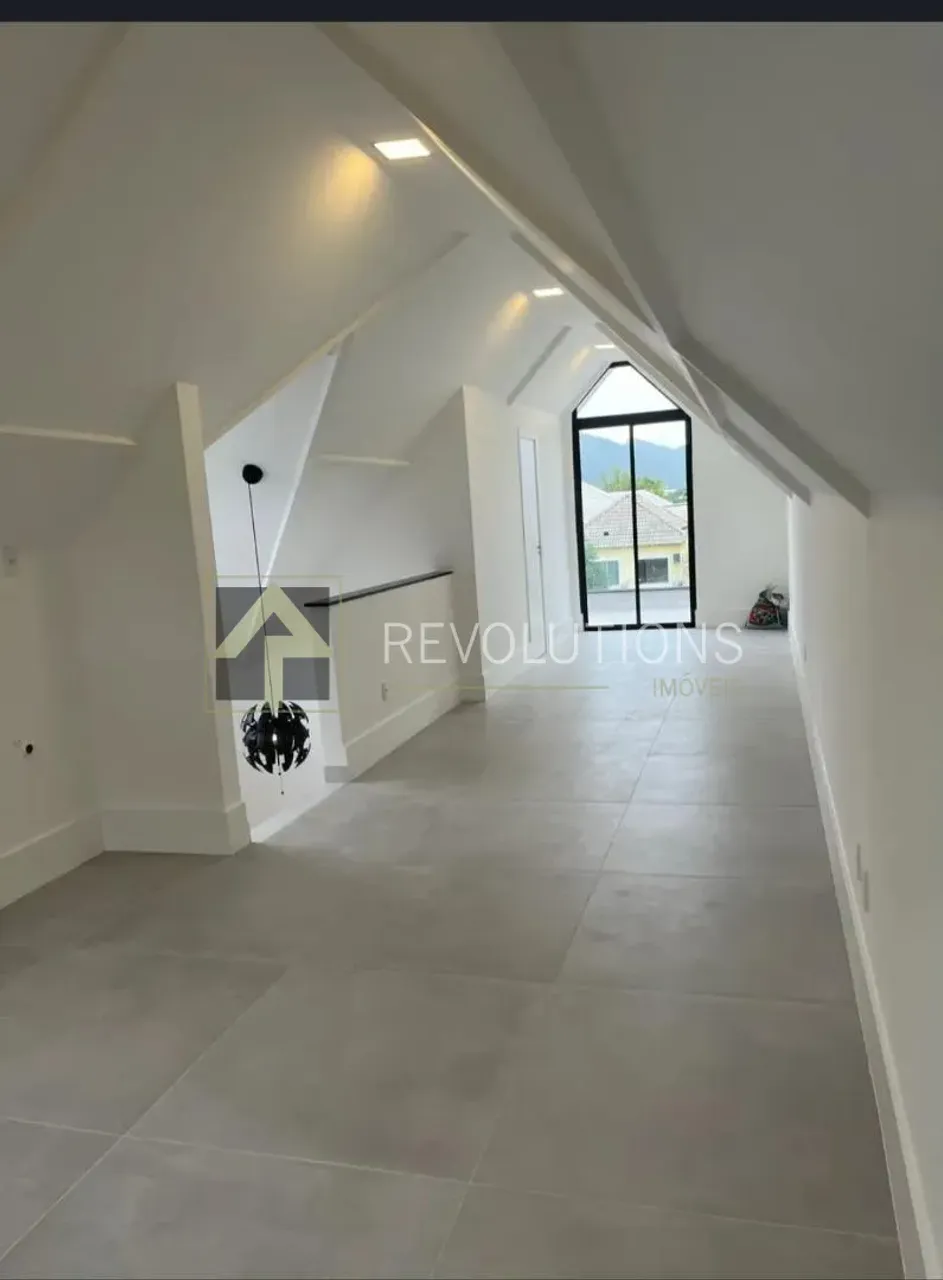 Casa com 3 quartos e 5 banheiros, com varanda — photo 17