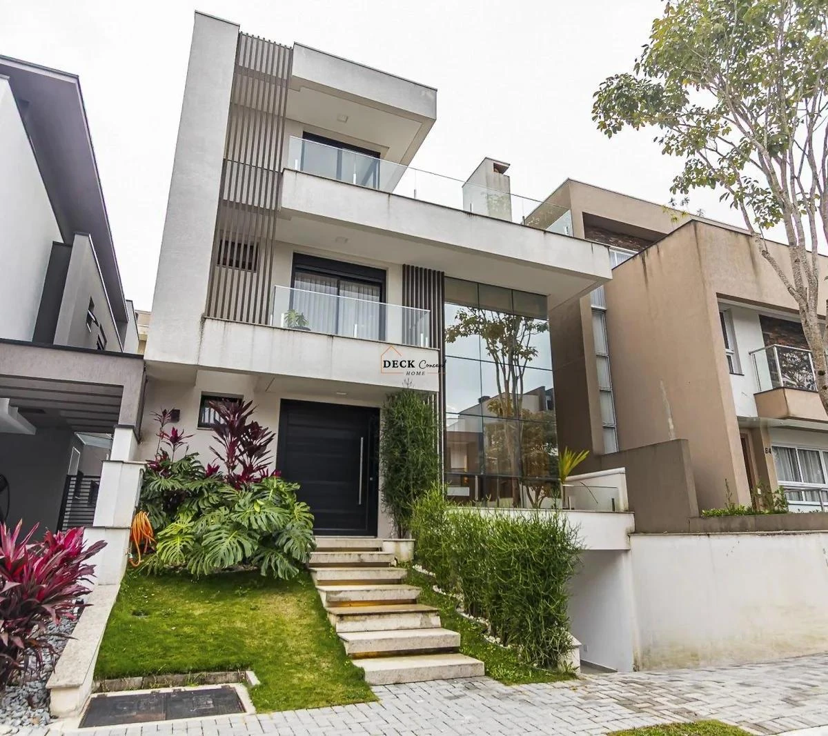 Furnished 356 m² house with 3 bedrooms and open-plan kitchen — photo 13