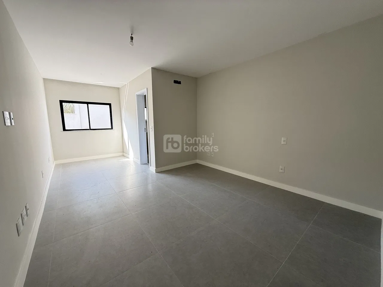 Casa sem mobília com 5 quartos e 5 banheiros — photo 17