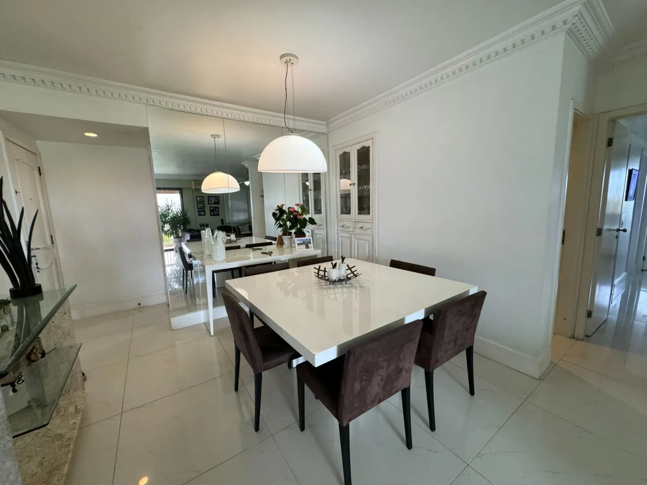 Furnished 4-bedroom apartment with glass balcony — photo 14