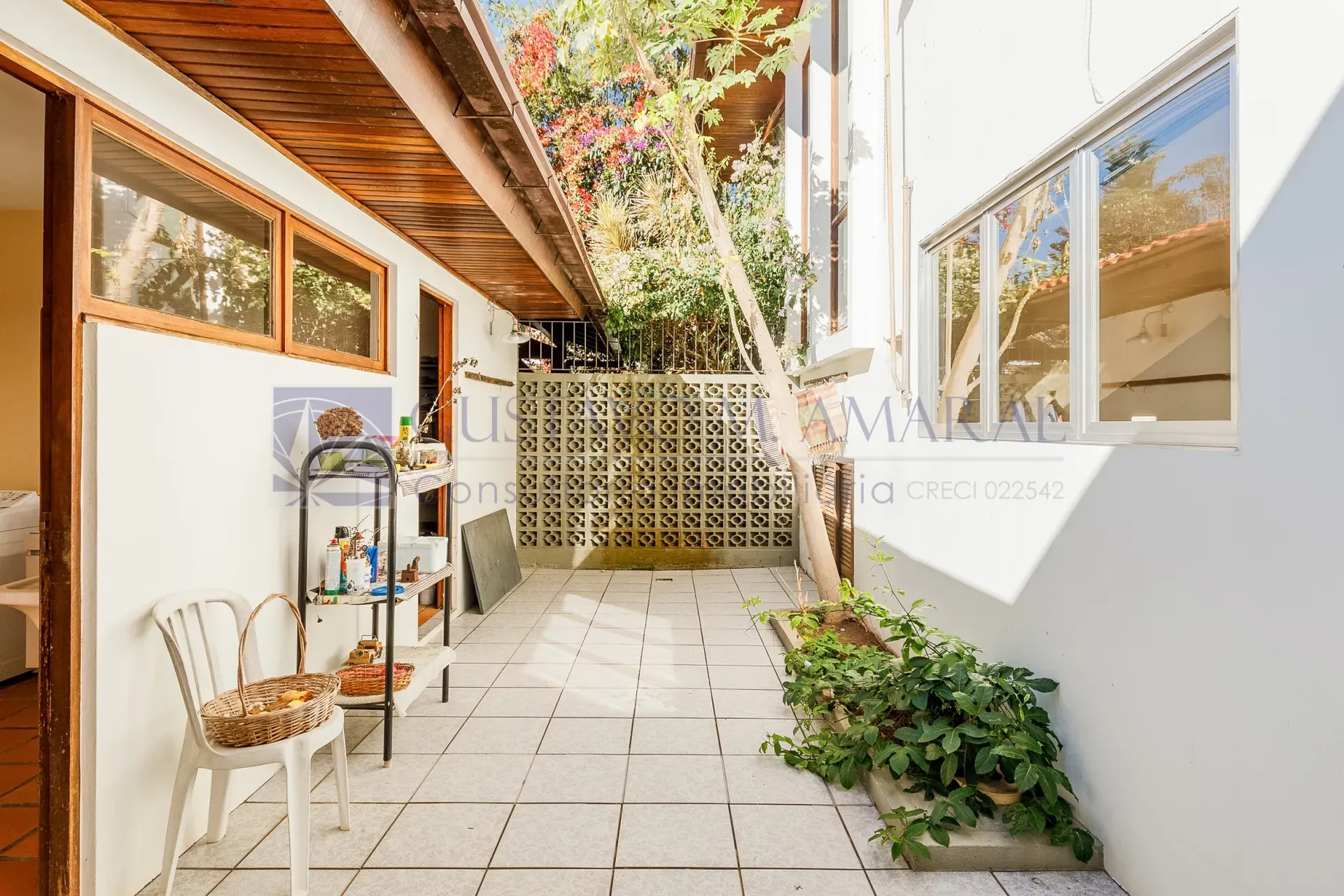 380 m² house with a bathtub and floor-to-ceiling windows — photo 14