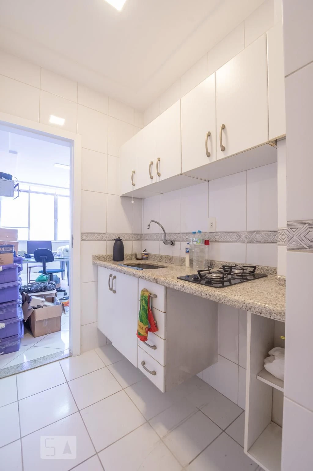 1-bedroom suite apartment with a gas stove kitchen — photo 17
