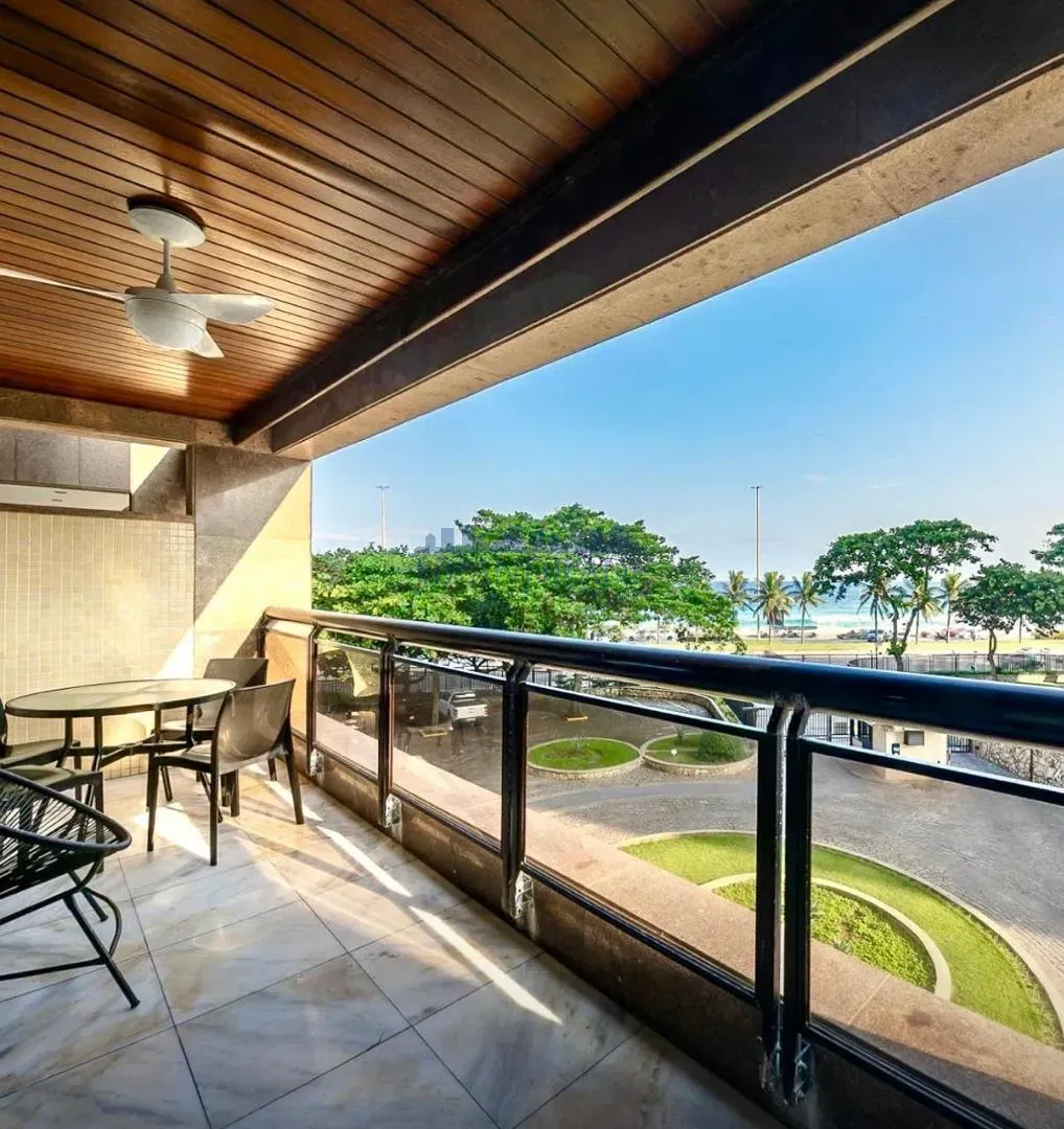4-bedroom apartment with a water view in Rio de Janeiro